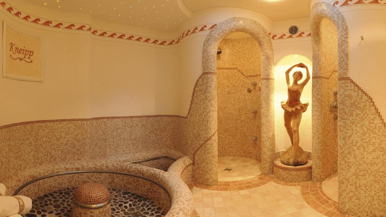 Garni Hotel Rosengarten B&B Selva di Val Gardena Exterior foto